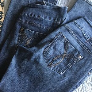 🦋🦋2 Pair Jag Boot cut pull on jeans size 10 🦋🦋